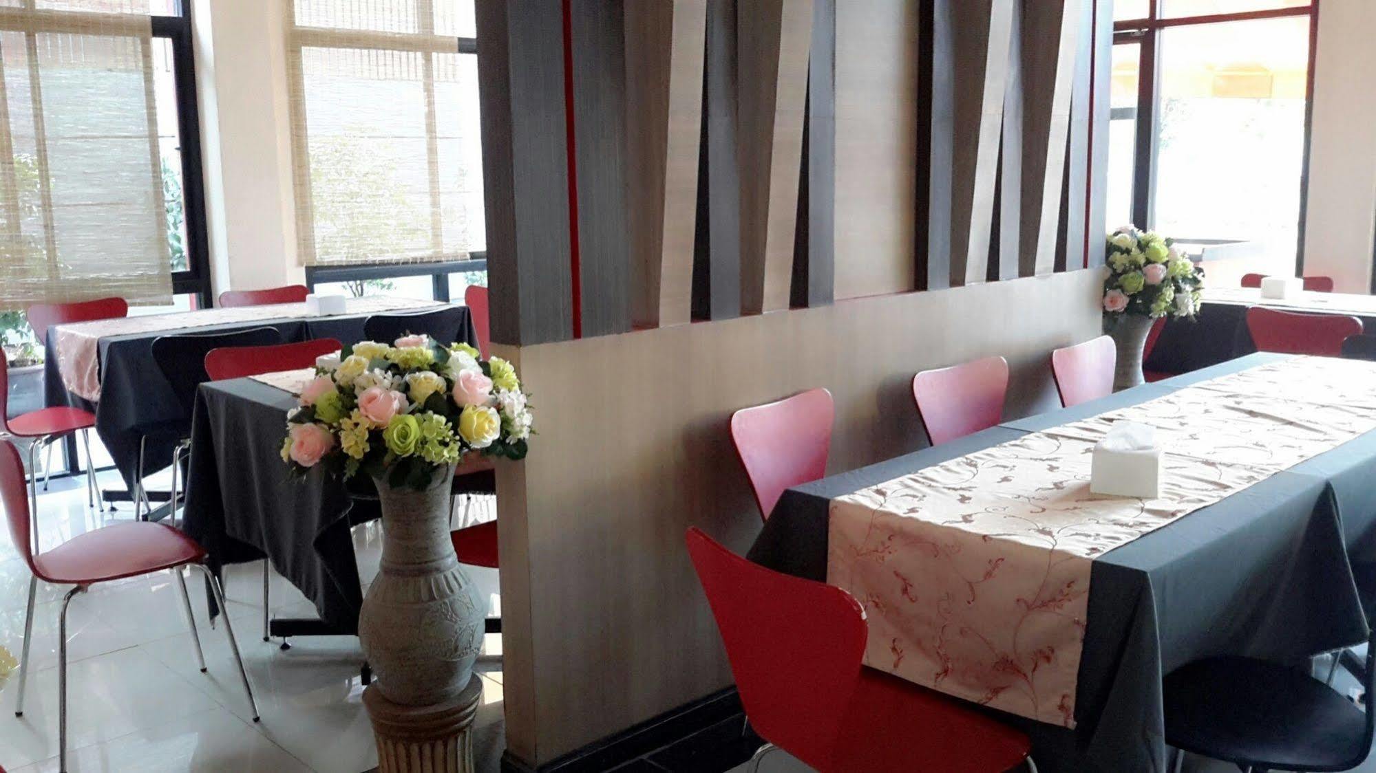 Oyo 1127 Baan Siam Hotel Чианг Рай Екстериор снимка