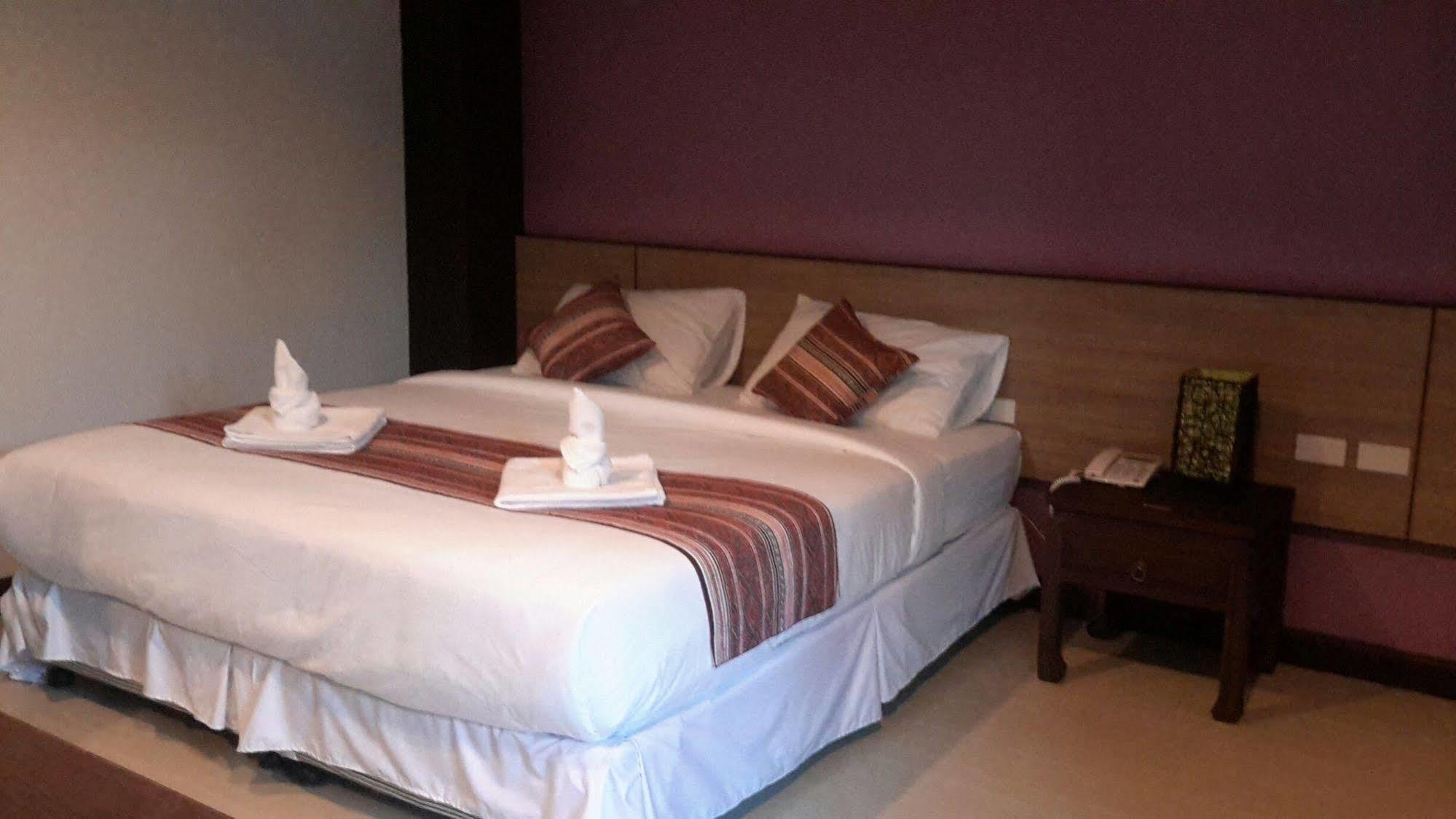 Oyo 1127 Baan Siam Hotel Чианг Рай Екстериор снимка
