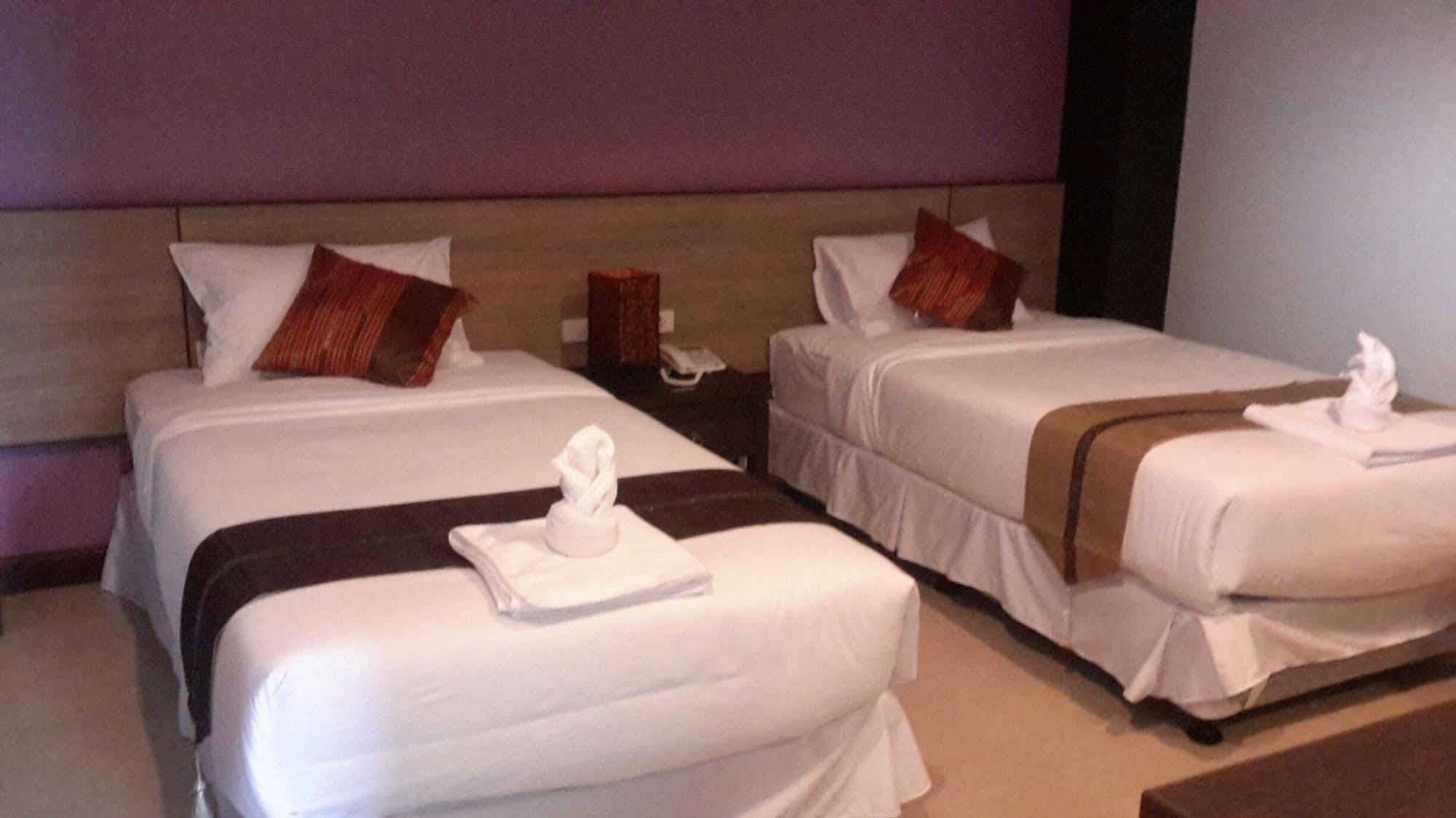 Oyo 1127 Baan Siam Hotel Чианг Рай Екстериор снимка